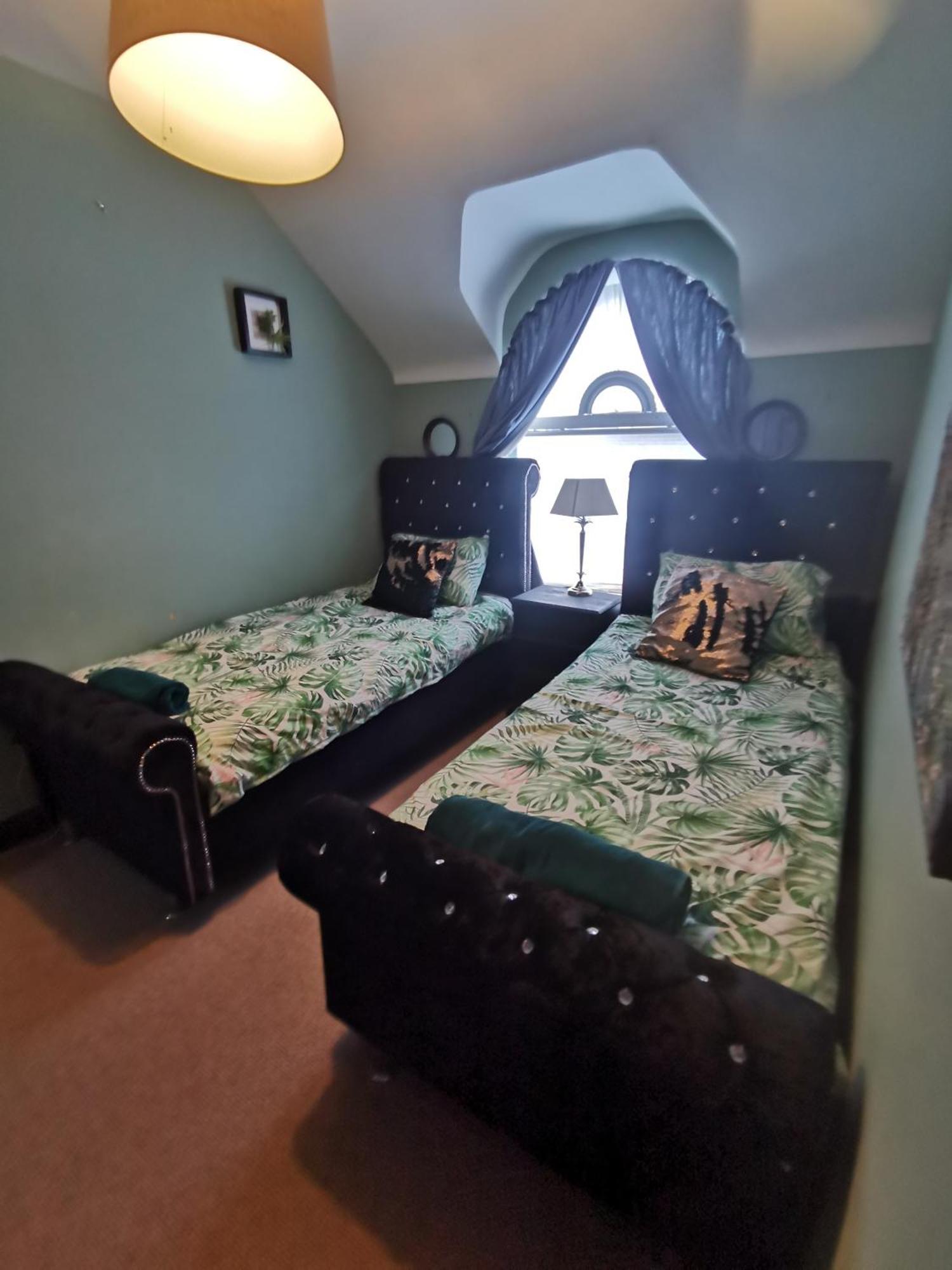 Palm Cove Bundoran Luxurious Sea View Balcony Free Wifi Netflix Sleeps 5アパートメント エクステリア 写真